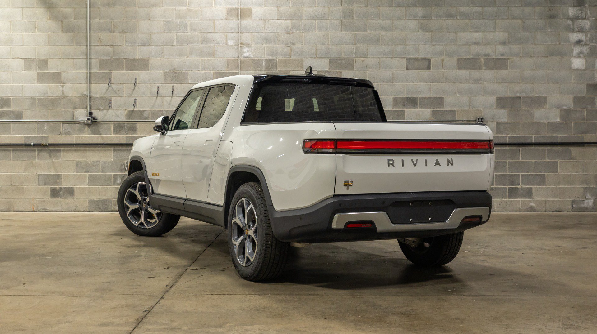 Used 2022 Rivian R1T Adventure AWD/4WD image 5