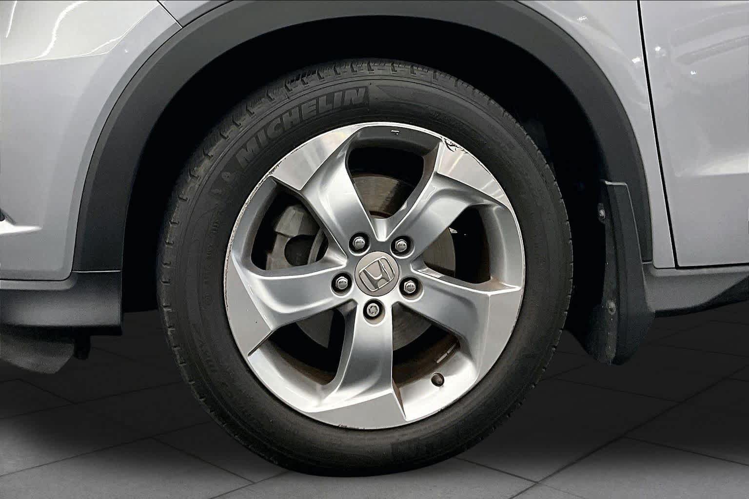 Used 2017 Honda HR-V LX image 10