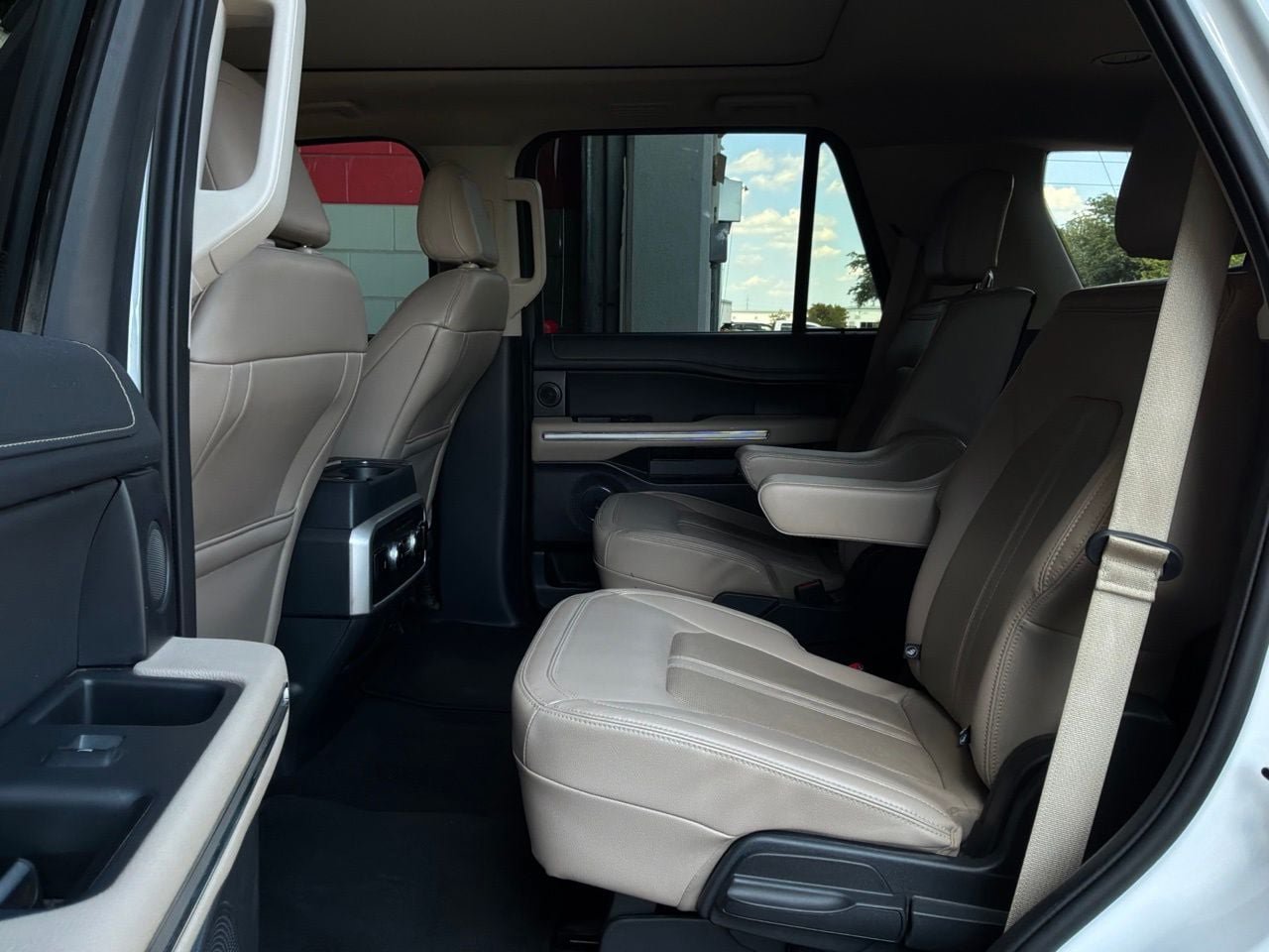 Used 2024 Ford Expedition Limited RWD image 12