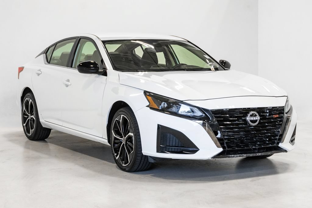 Used 2025 Nissan Altima 2.5 SR AWD/4WD image 5
