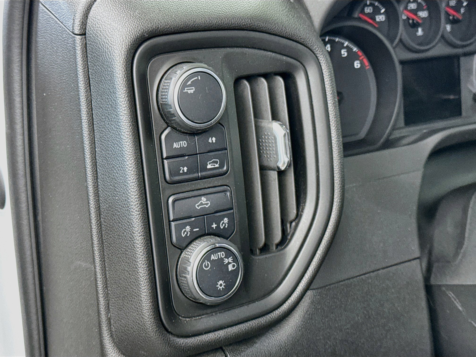 Used 2023 Chevrolet Silverado 1500 Custom AWD/4WD image 16