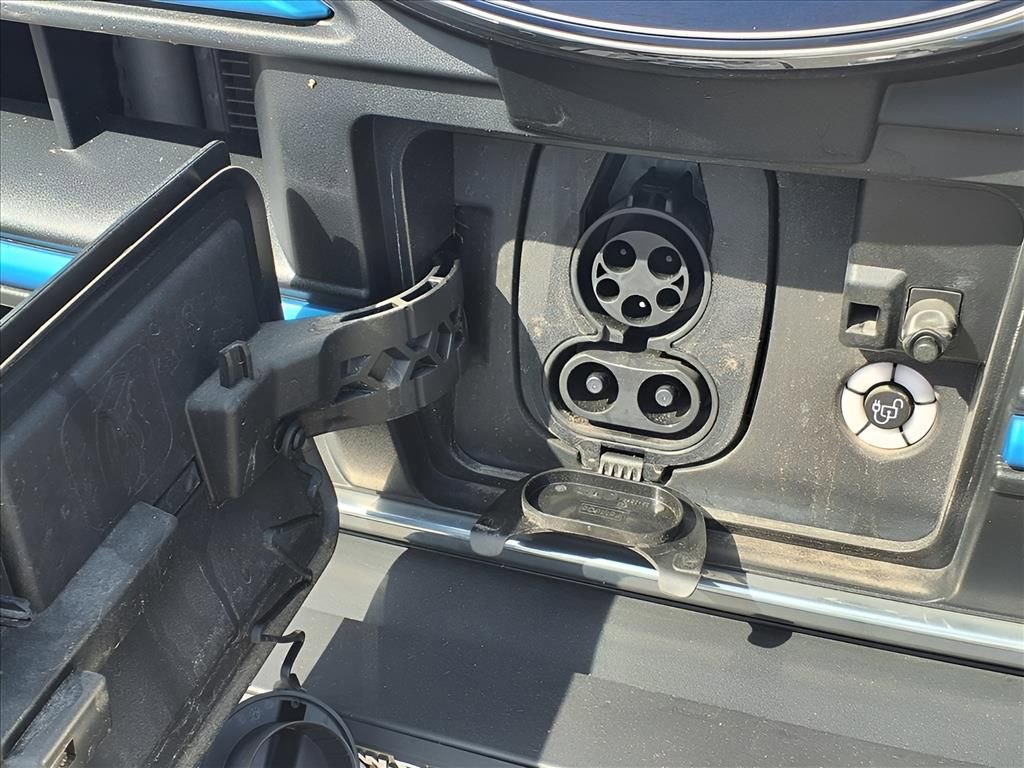 Used 2023 Ford E-Transit Medium Roof w/ Load Area Protection Package image 28