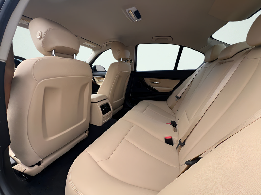 Used 2018 BMW 320i Sedan RWD image 18