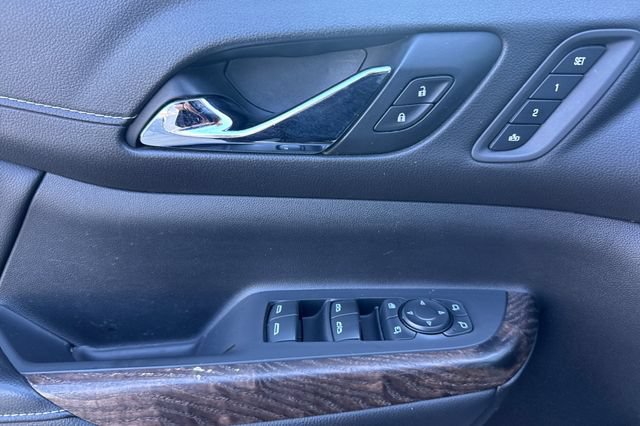 Used 2021 GMC Acadia Denali w/ Denali Technology Package FWD image 11