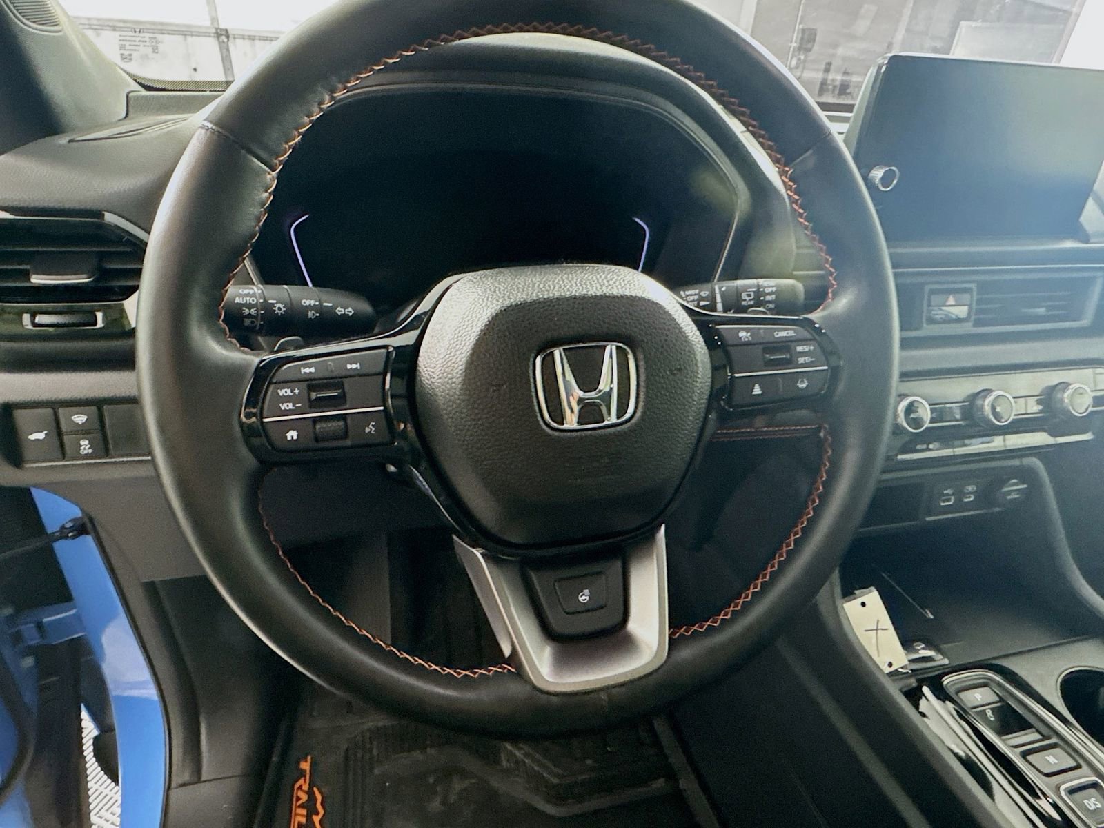 Used 2025 Honda Pilot TrailSport image 9