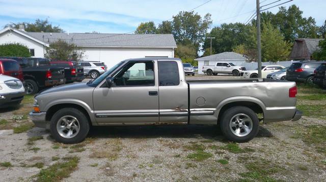 Used 2001 Chevrolet S10 Pickup LS w/ Preferred Equipment Group RWD image 1