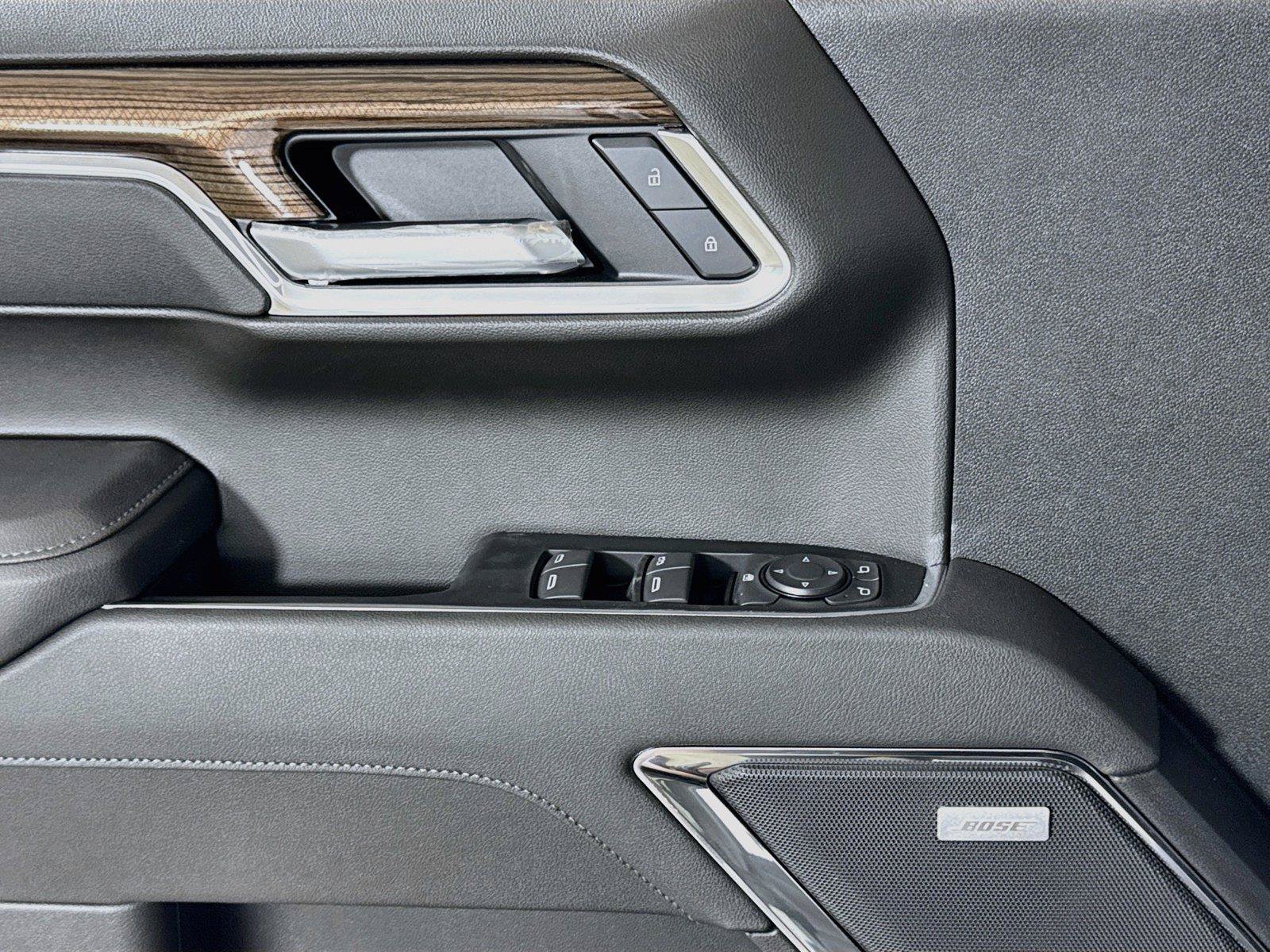 New 2026 Chevrolet Silverado 1500 LT Trail Boss w/ Dark Appearance Package AWD/4WD image 16