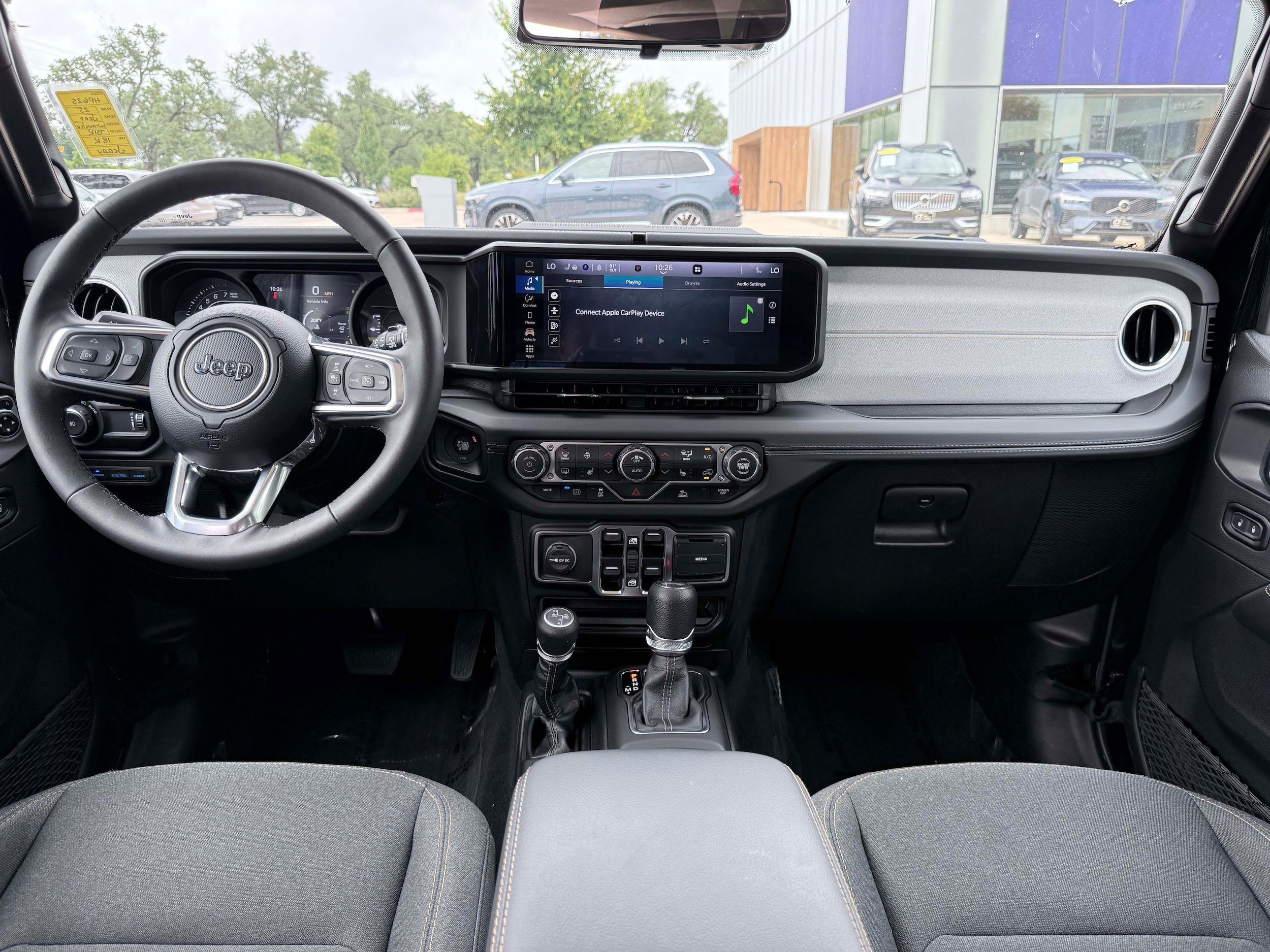 Used 2025 Jeep Wrangler Unlimited Sahara AWD/4WD image 15