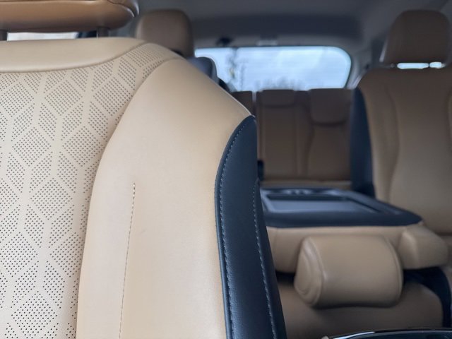 Certified 2024 Kia Carnival EX image 7