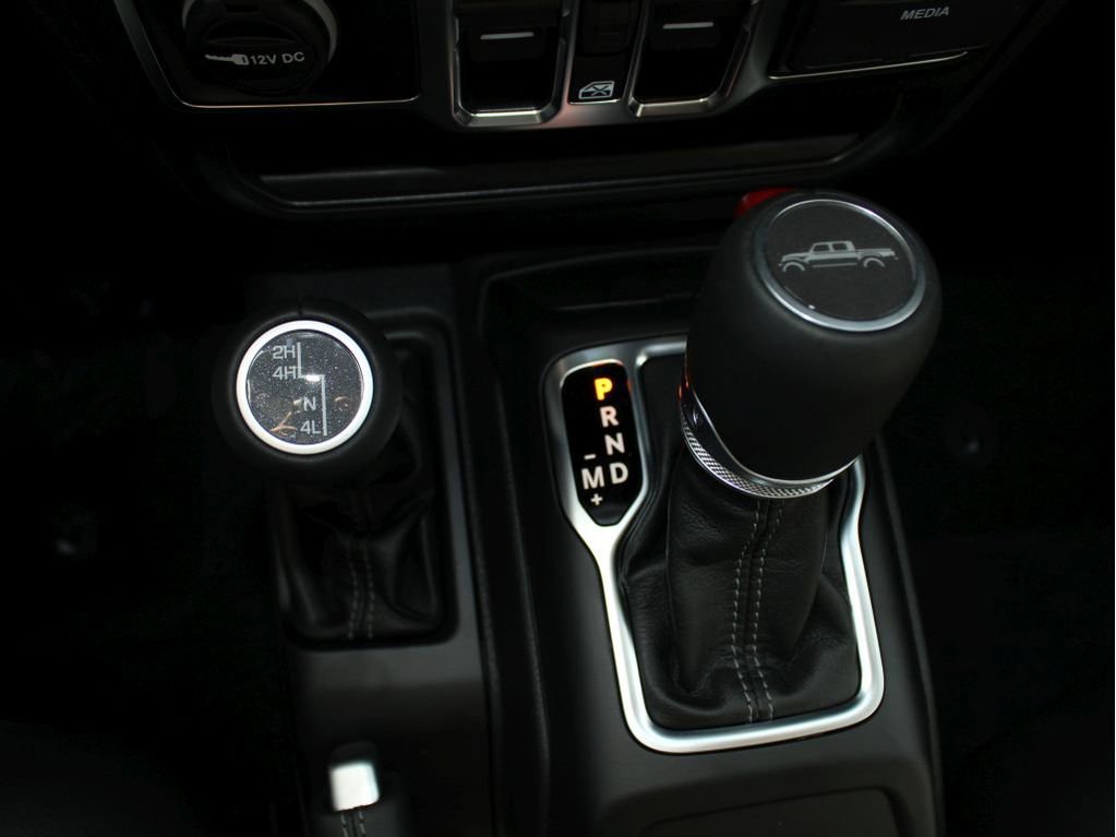 New 2025 Jeep Gladiator Sport image 21