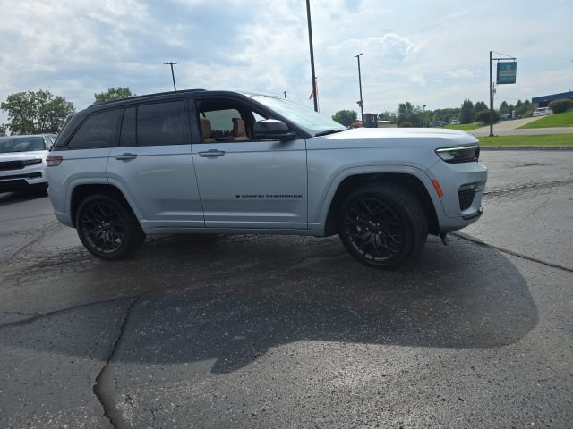 Used 2025 Jeep Grand Cherokee Summit AWD/4WD image 11