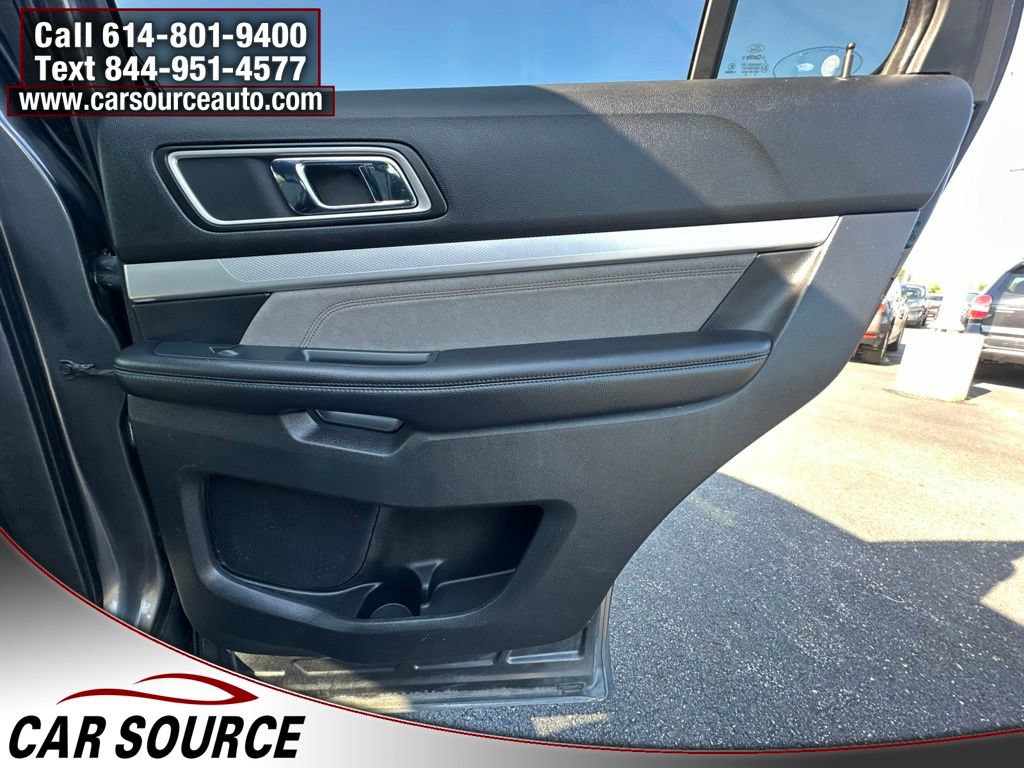 Used 2017 Ford Explorer XLT w/ Equipment Group 202A AWD/4WD image 29