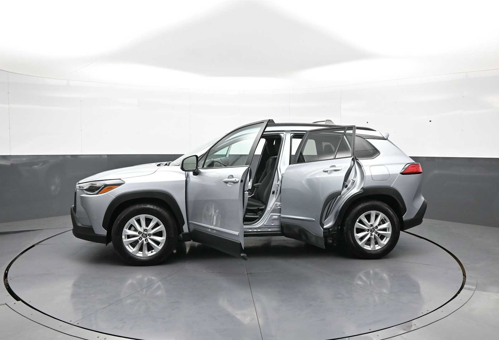 Used 2024 Toyota Corolla Cross LE w/ Moonroof Package AWD/4WD image 41