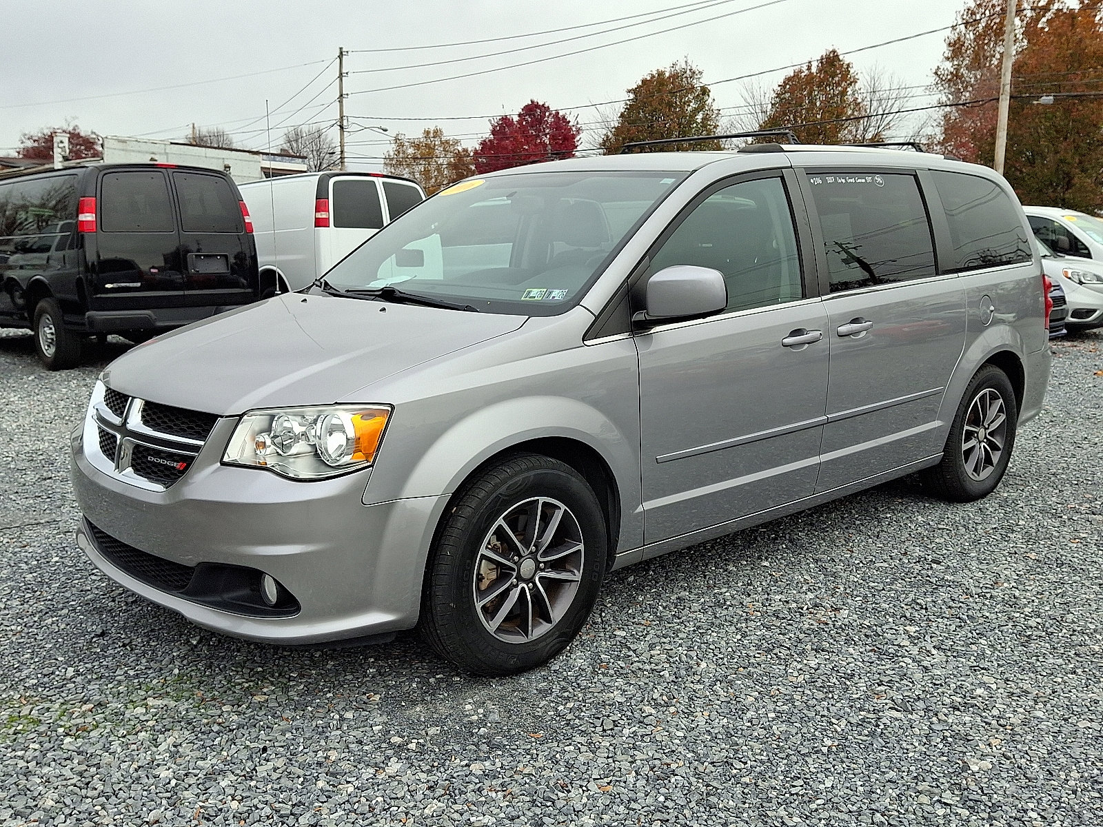 Used 2017 Dodge Grand Caravan SXT image 3