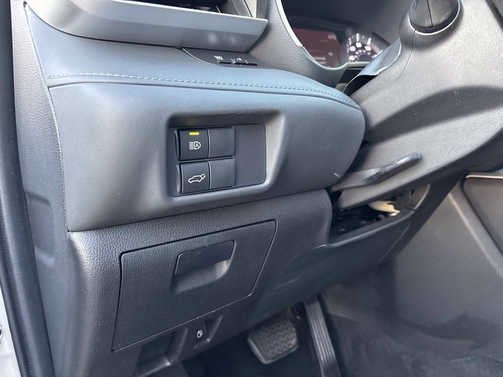Used 2022 Toyota Highlander XLE AWD/4WD image 25