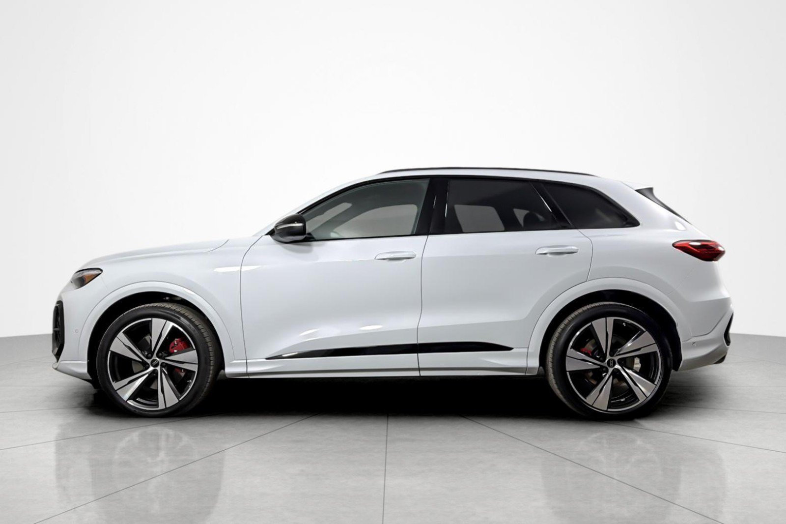 New 2026 Audi SQ5 Premium Plus AWD/4WD image 3
