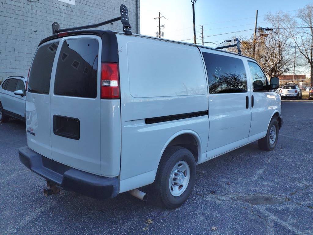 Used 2019 Chevrolet Express 2500 w/ Driver Convenience Package RWD image 3