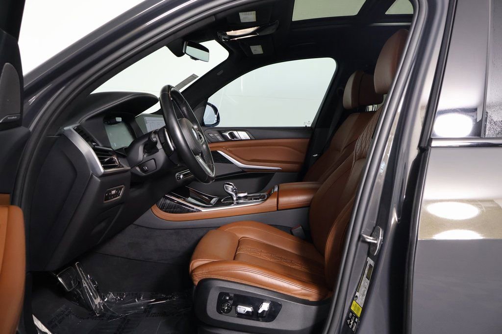 Used 2022 BMW X7 M50i image 10