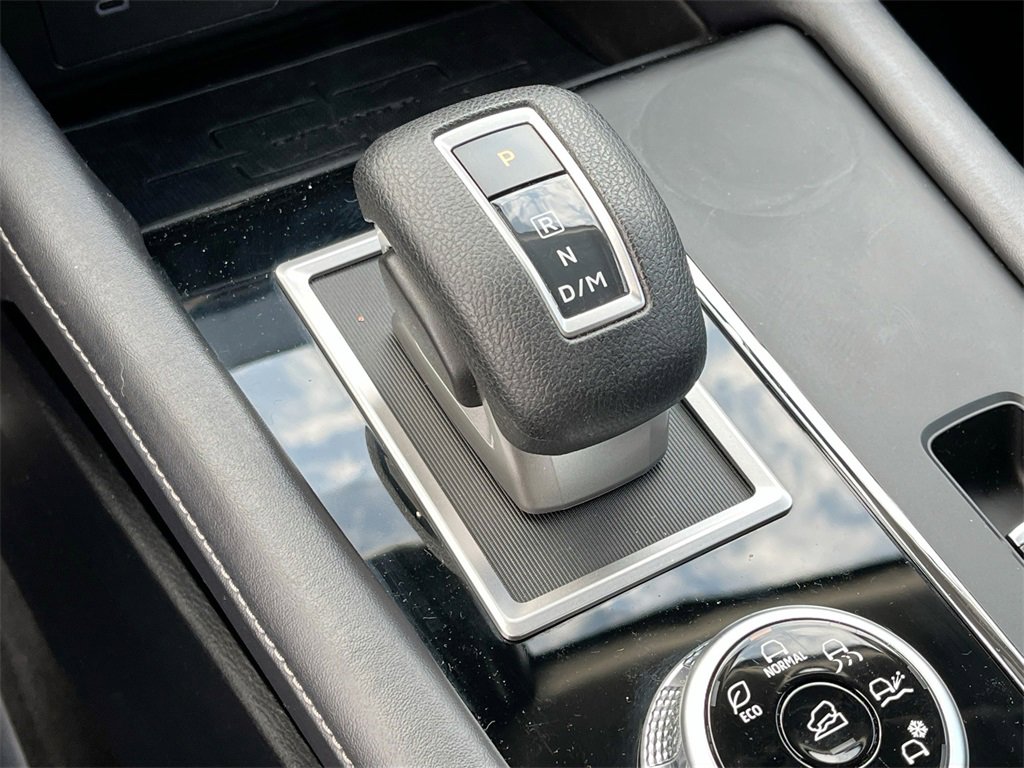 Used 2024 Mitsubishi Outlander ES image 16