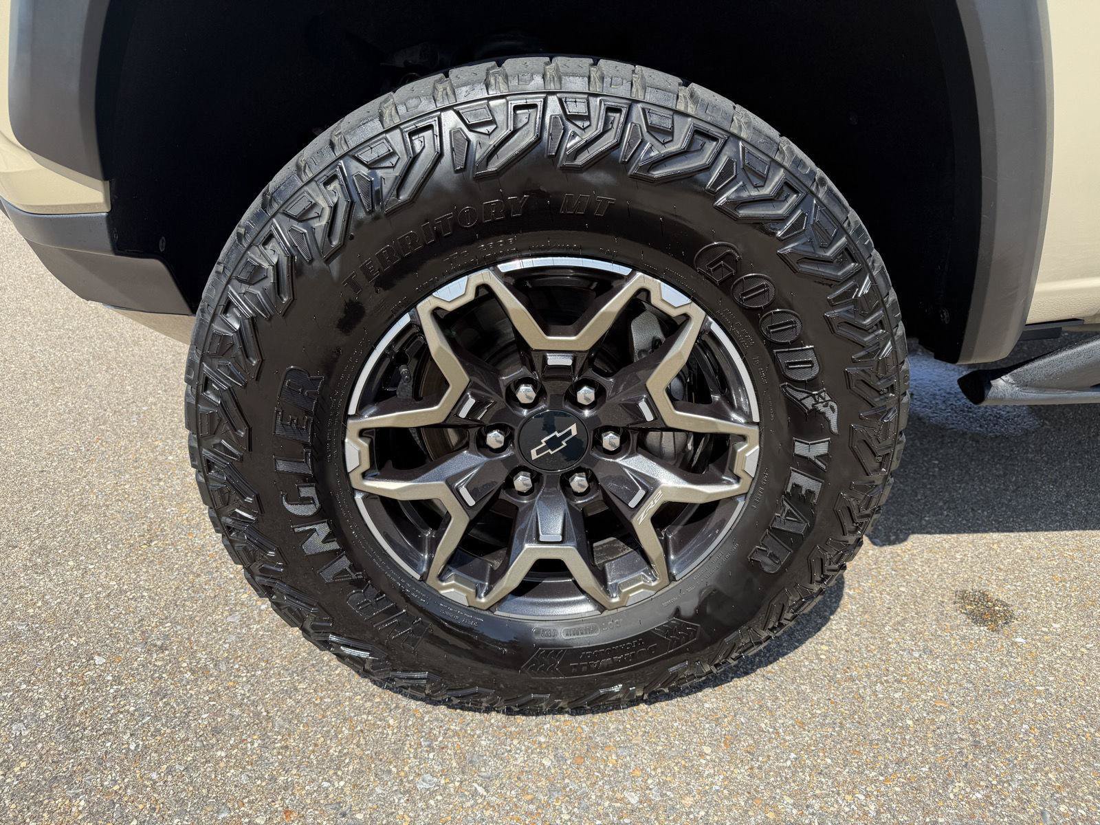 Used 2023 Chevrolet Colorado ZR2 w/ ZR2 Convenience Package III AWD/4WD image 24