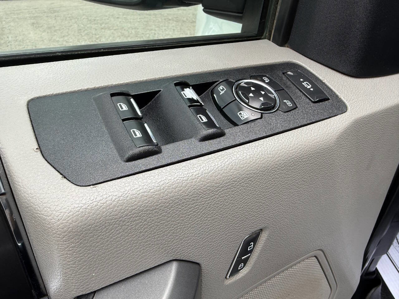 Used 2019 Ford F350 XLT w/ XLT Premium Package AWD/4WD image 19