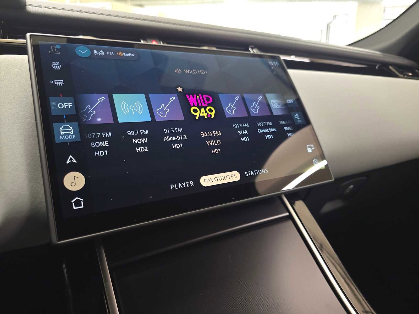 New 2026 Land Rover Range Rover Velar Dynamic SE image 21