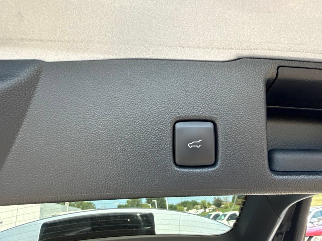 Used 2022 Ford Escape SEL w/ Equipment Group 302A AWD/4WD image 10