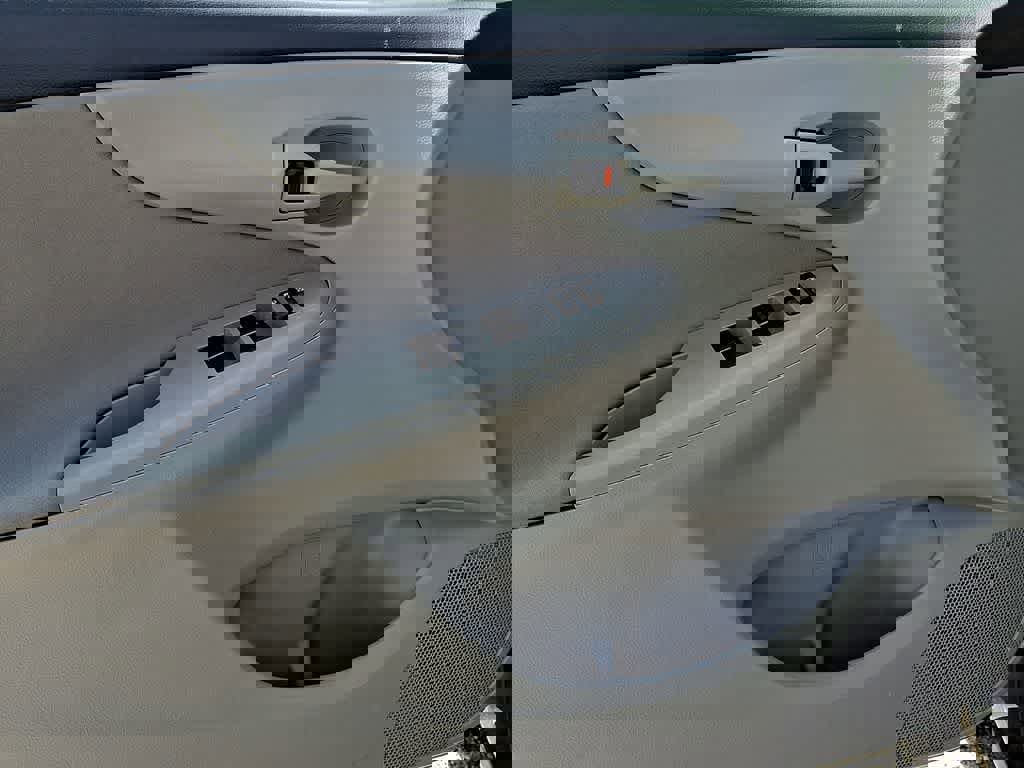 Used 2013 Toyota Corolla L image 12