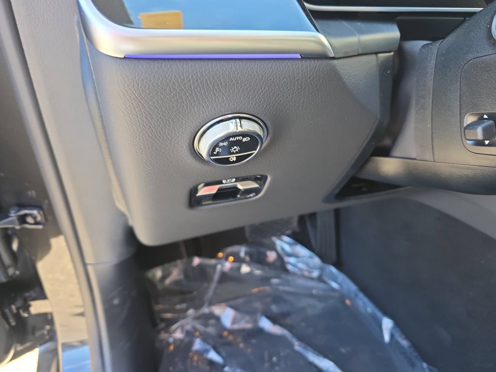 New 2025 Mercedes-Benz GLC 350e 4MATIC image 12
