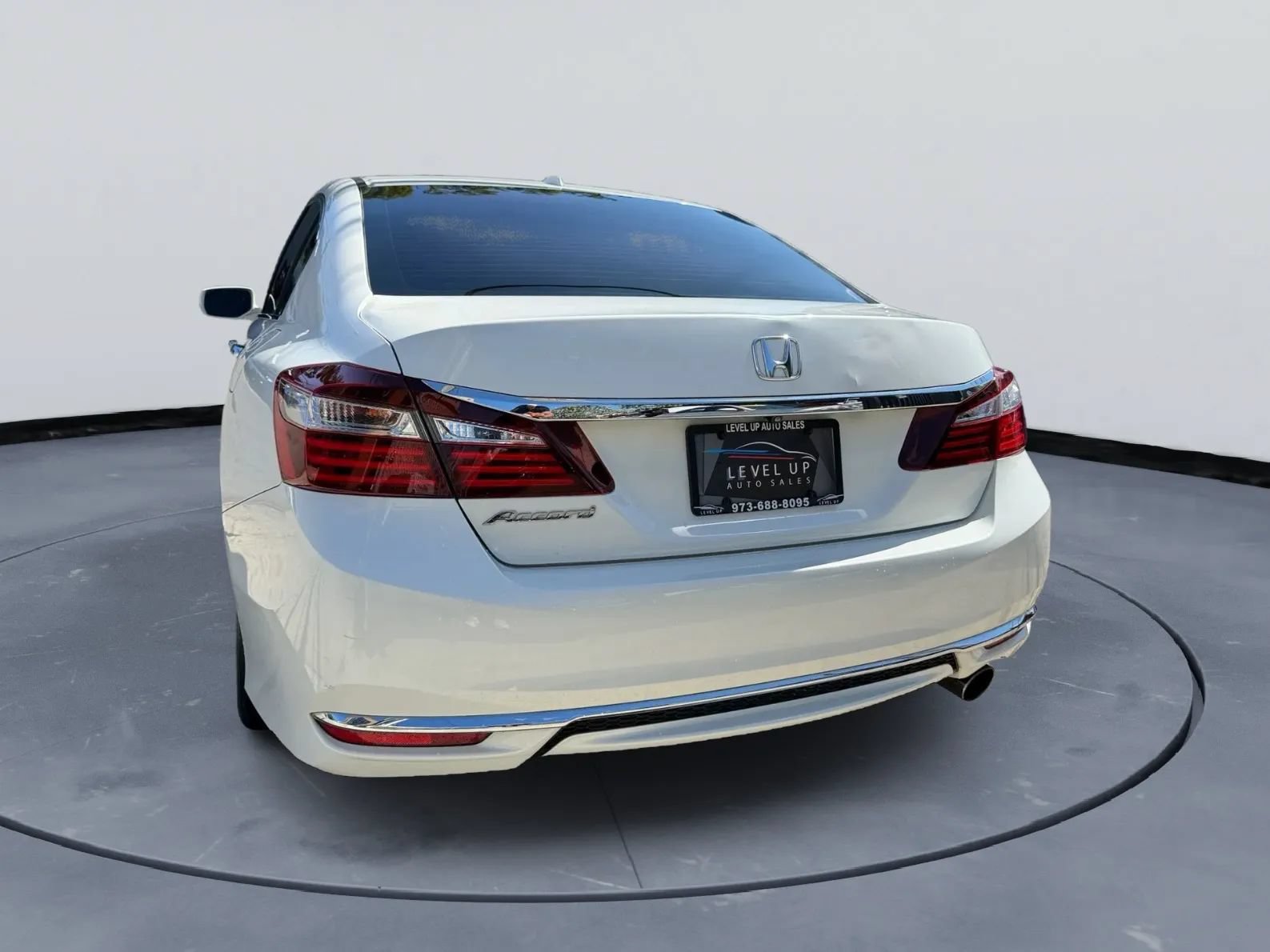 Used 2017 Honda Accord EX-L image 4