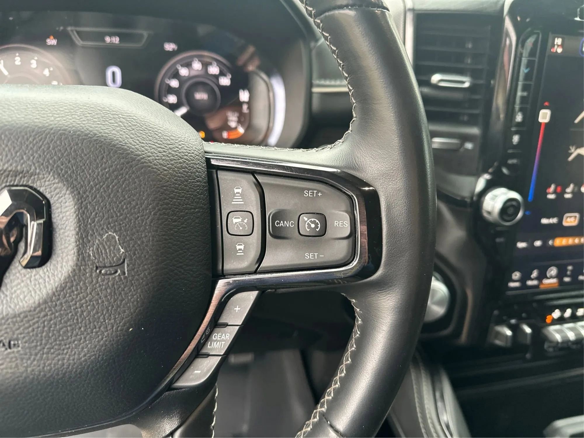 Used 2023 RAM 1500 Limited AWD/4WD image 34