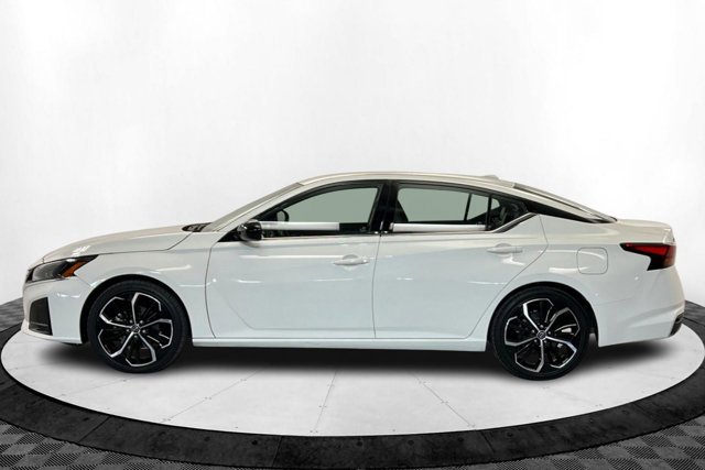 Used 2023 Nissan Altima 2.5 SR image 2