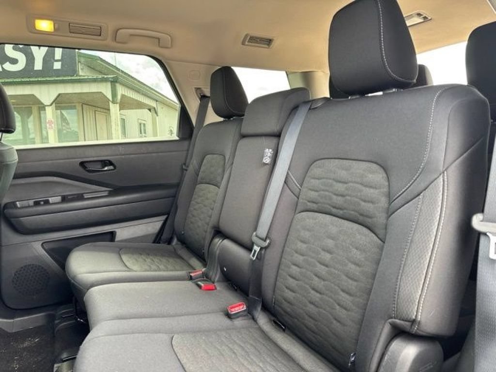 Used 2025 Nissan Pathfinder SV AWD/4WD image 24