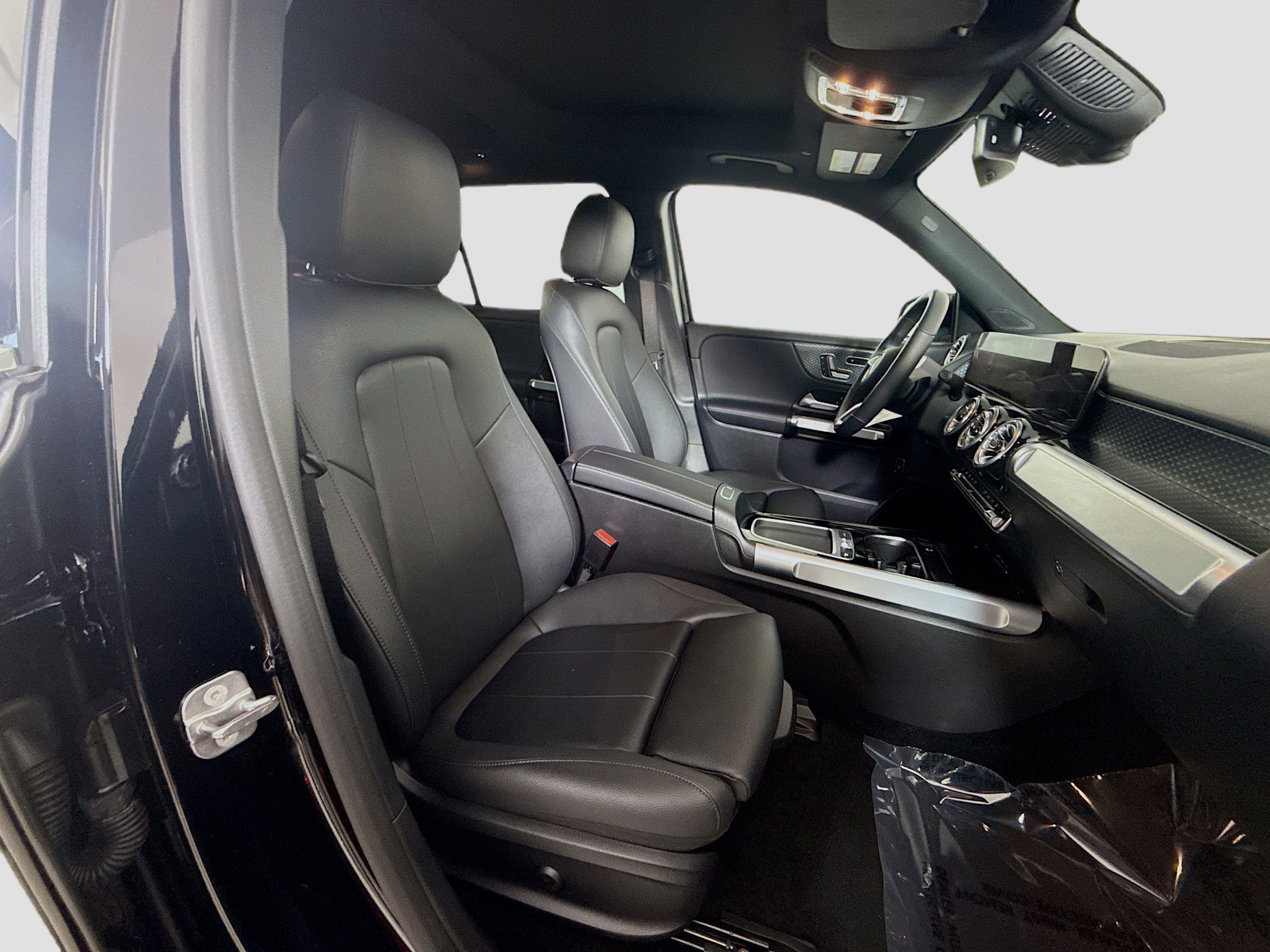 Used 2024 Mercedes-Benz EQB 300 4MATIC image 29