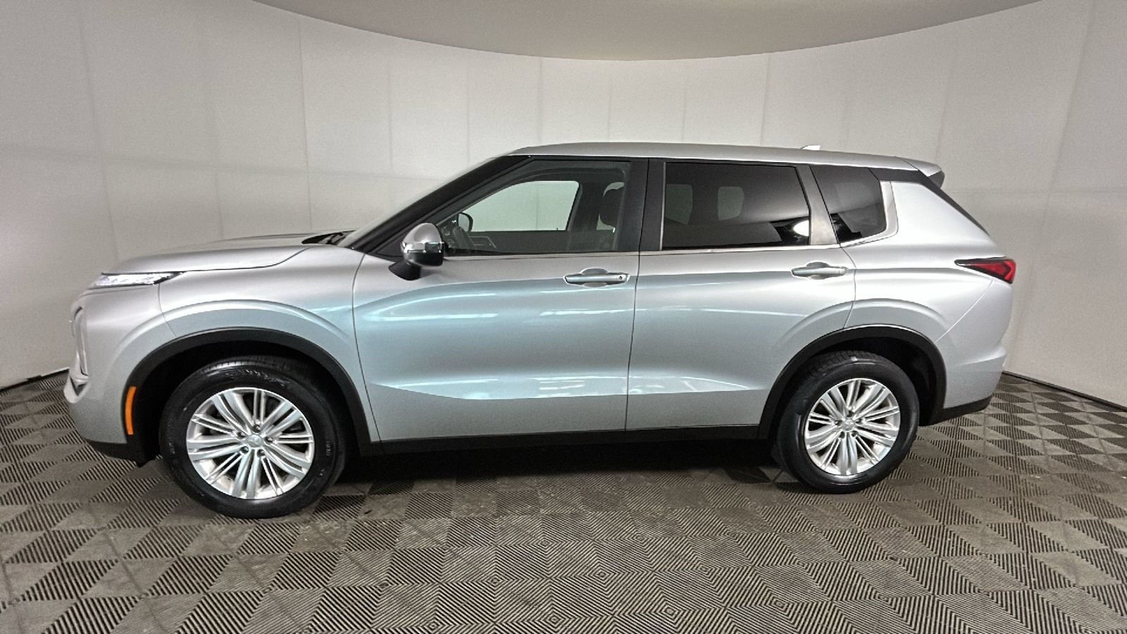 Used 2022 Mitsubishi Outlander ES AWD/4WD image 5