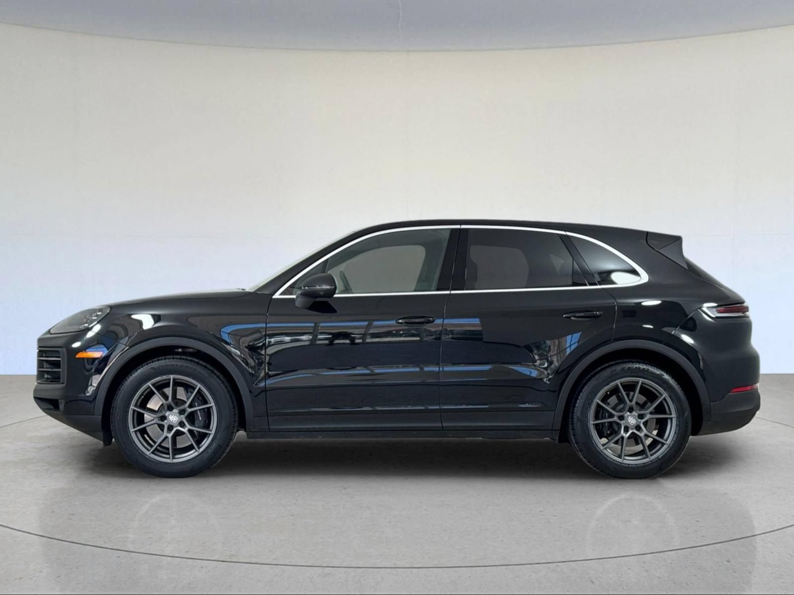 Certified 2024 Porsche Cayenne AWD/4WD image 2