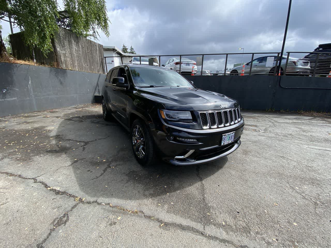 Used 2015 Jeep Grand Cherokee SRT w/ Luxury Group II AWD/4WD image 8