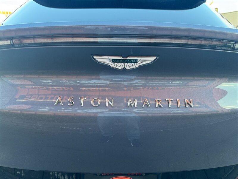Used 2022 Aston Martin DBX AWD/4WD image 12