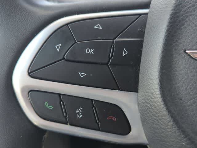 Used 2023 Chrysler Pacifica Touring-L FWD image 25