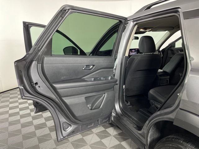 Used 2024 Nissan Pathfinder SV FWD image 41