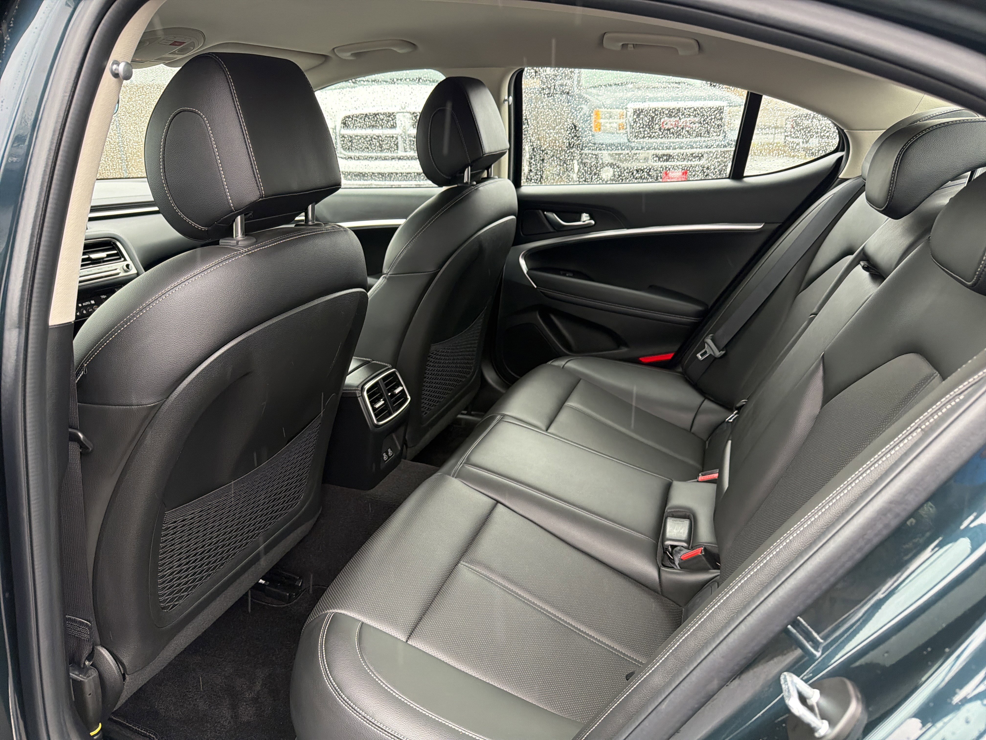 Used 2025 Genesis G70 2.5T image 11