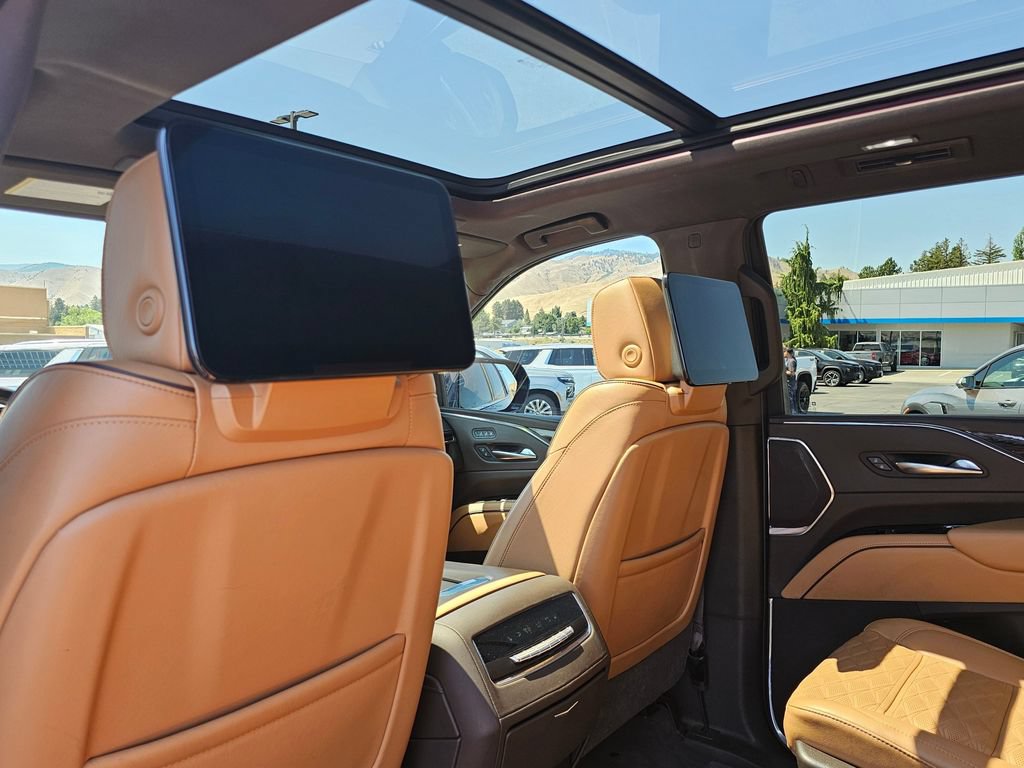 Certified 2021 Cadillac Escalade Premium Luxury AWD/4WD image 26