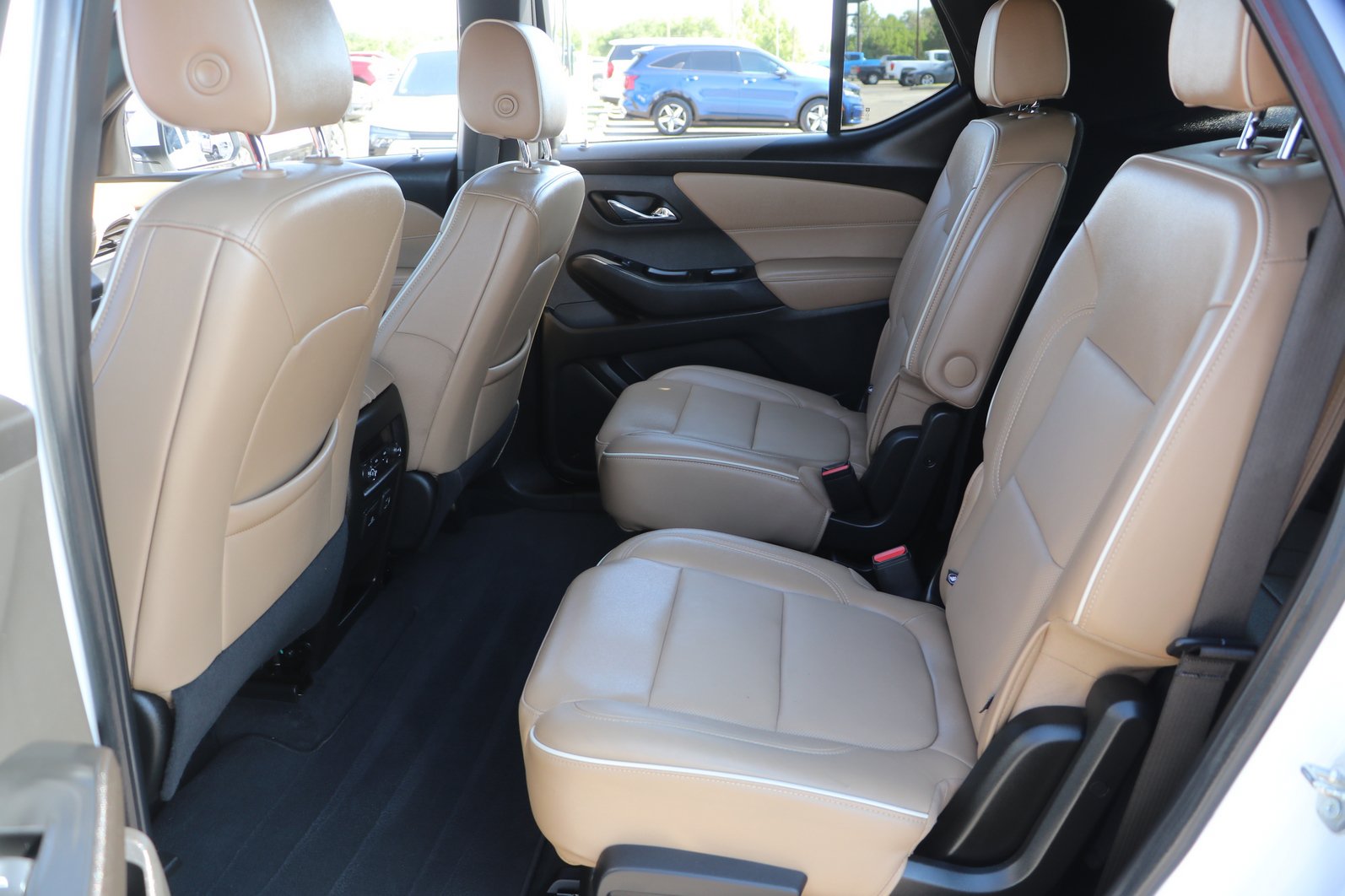 Used 2023 Chevrolet Traverse Premier FWD image 29