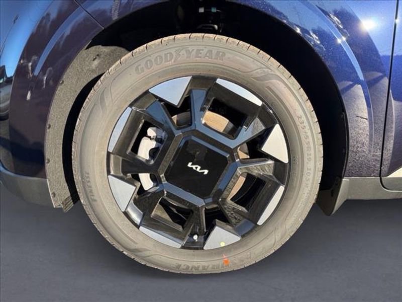 New 2026 Kia Carnival EX image 9