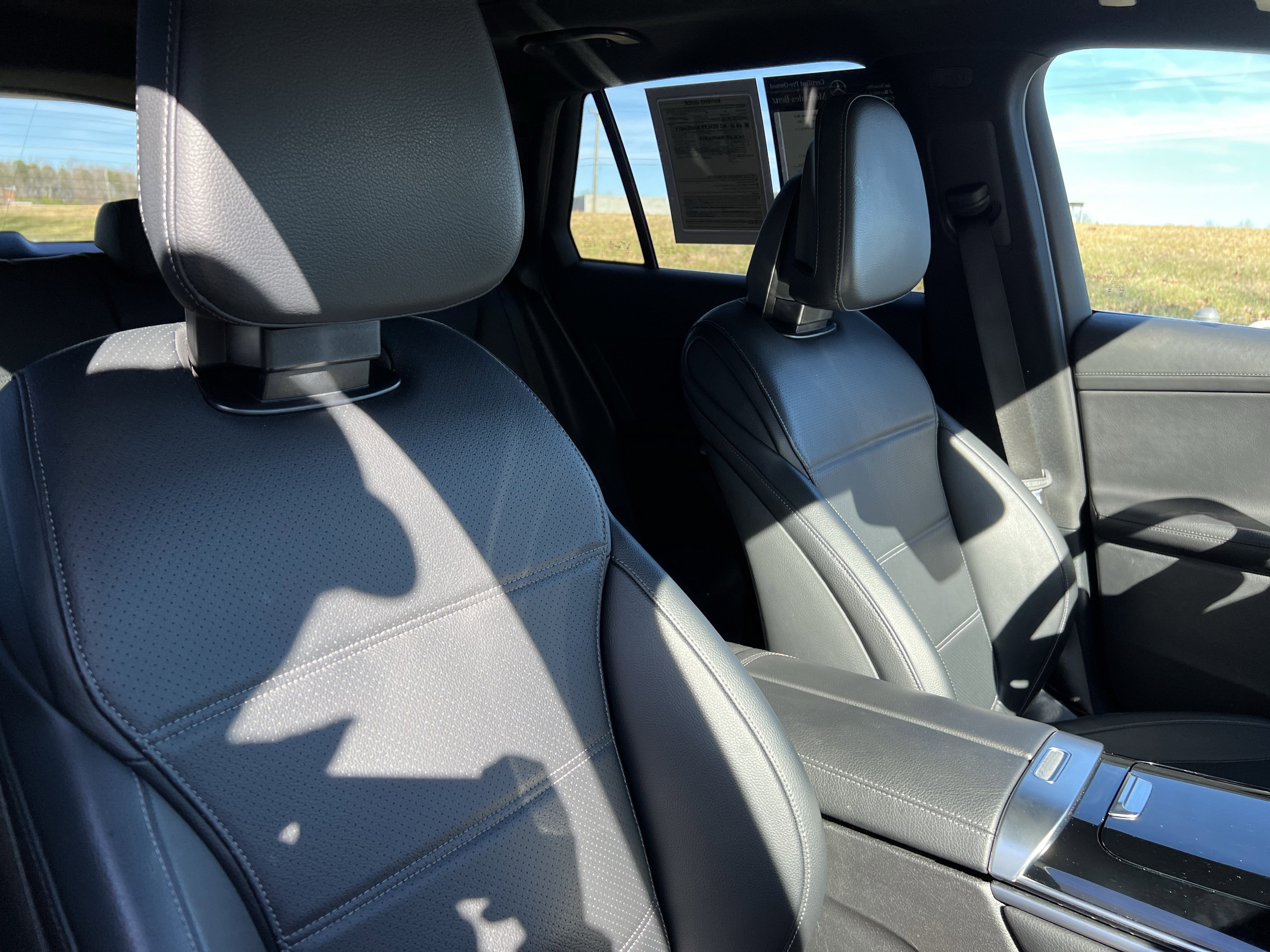 Used 2024 Mercedes-Benz GLC 300 4MATIC image 35