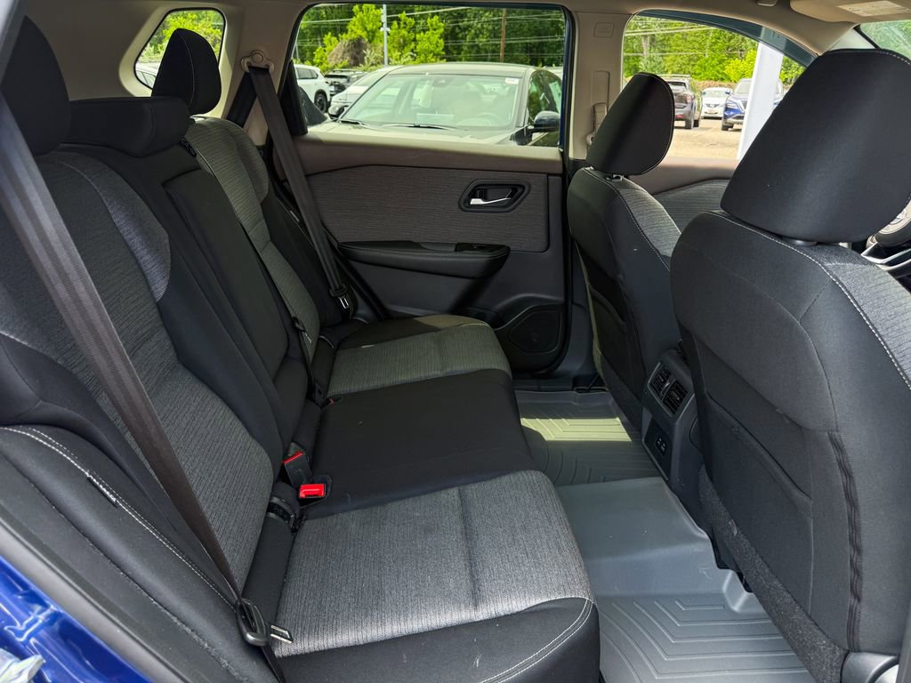 Used 2022 Nissan Rogue SV AWD/4WD image 15