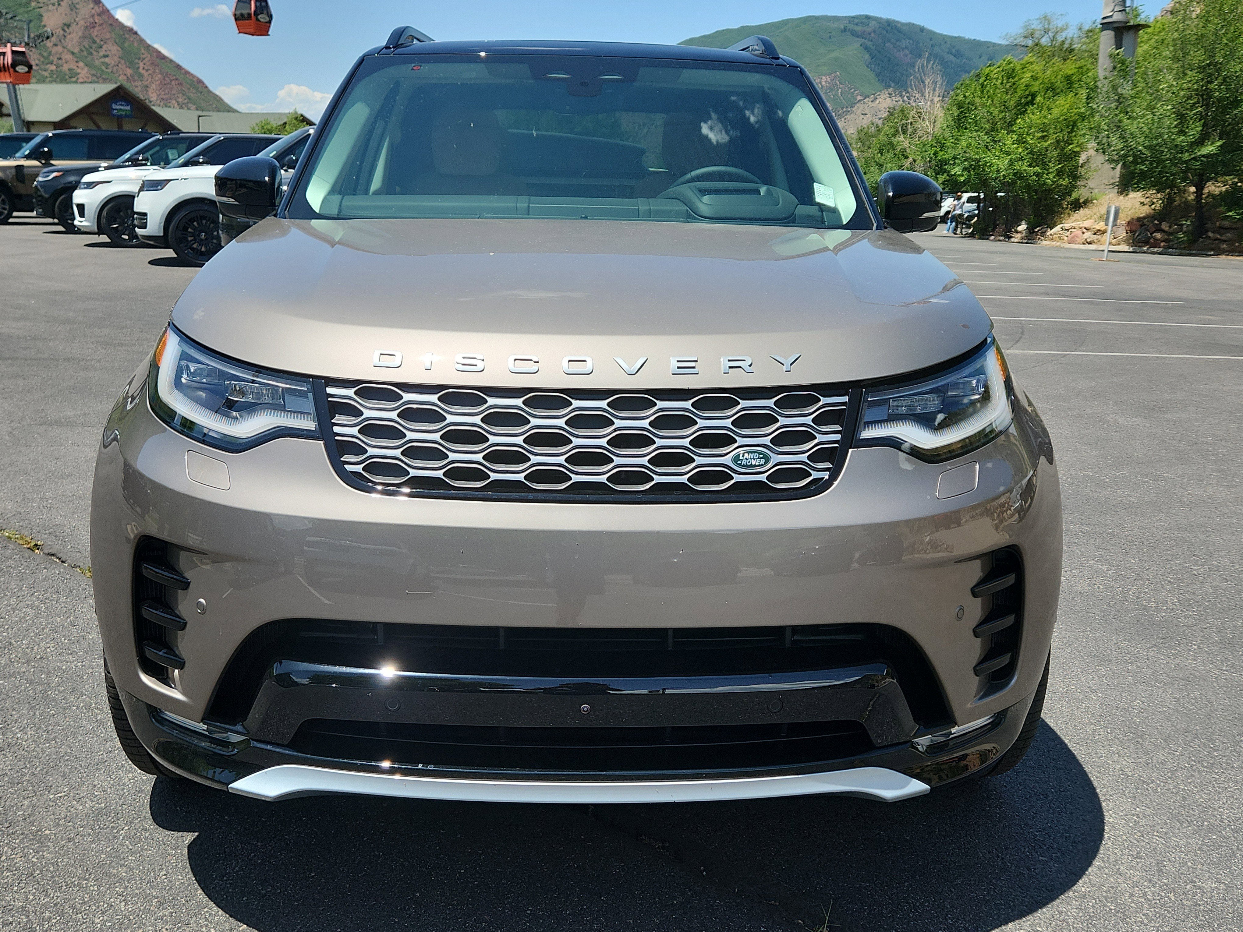 New 2025 Land Rover Discovery Metropolitan Edition image 7