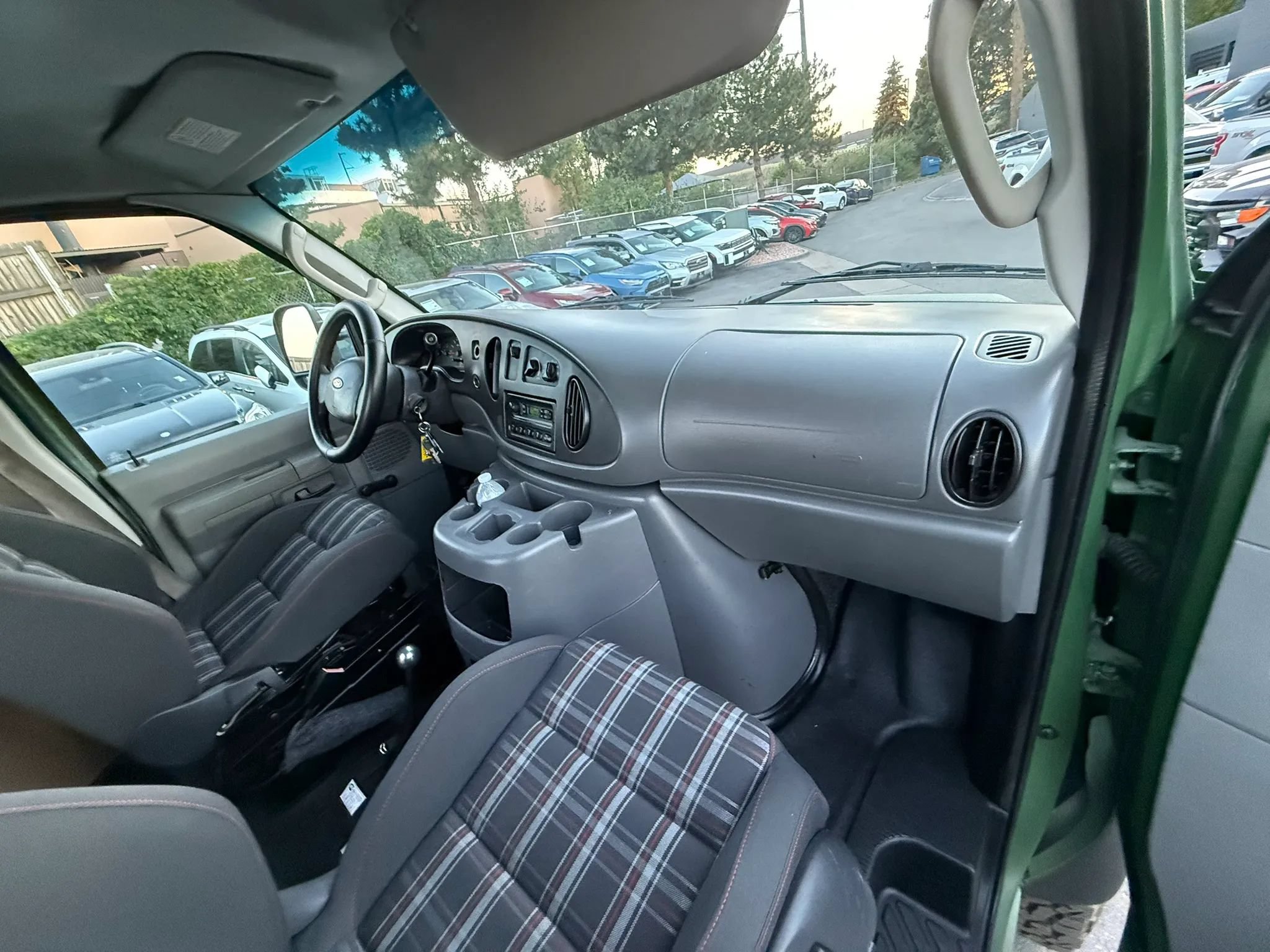 Used 2006 Ford E-250 and Econoline 250 RWD image 23