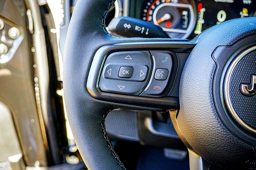 New 2025 Jeep Gladiator Sport image 18