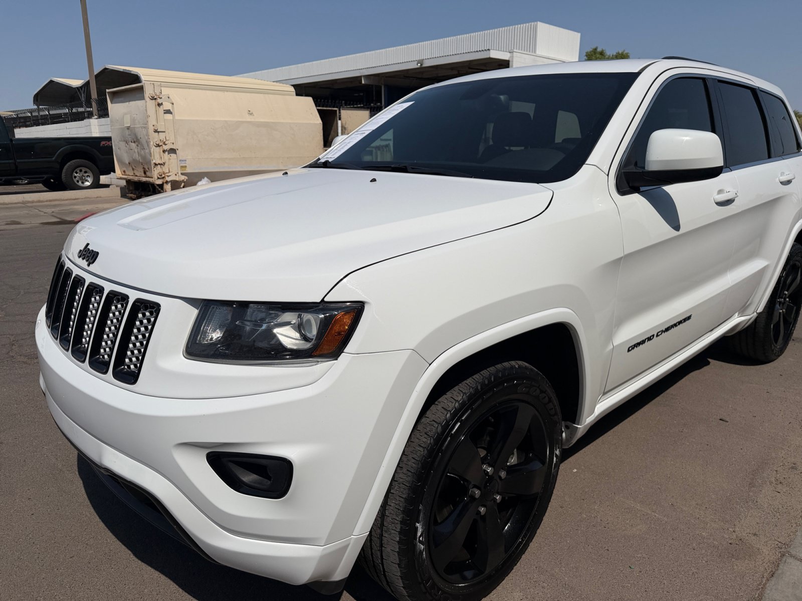Used 2015 Jeep Grand Cherokee Altitude RWD image 10